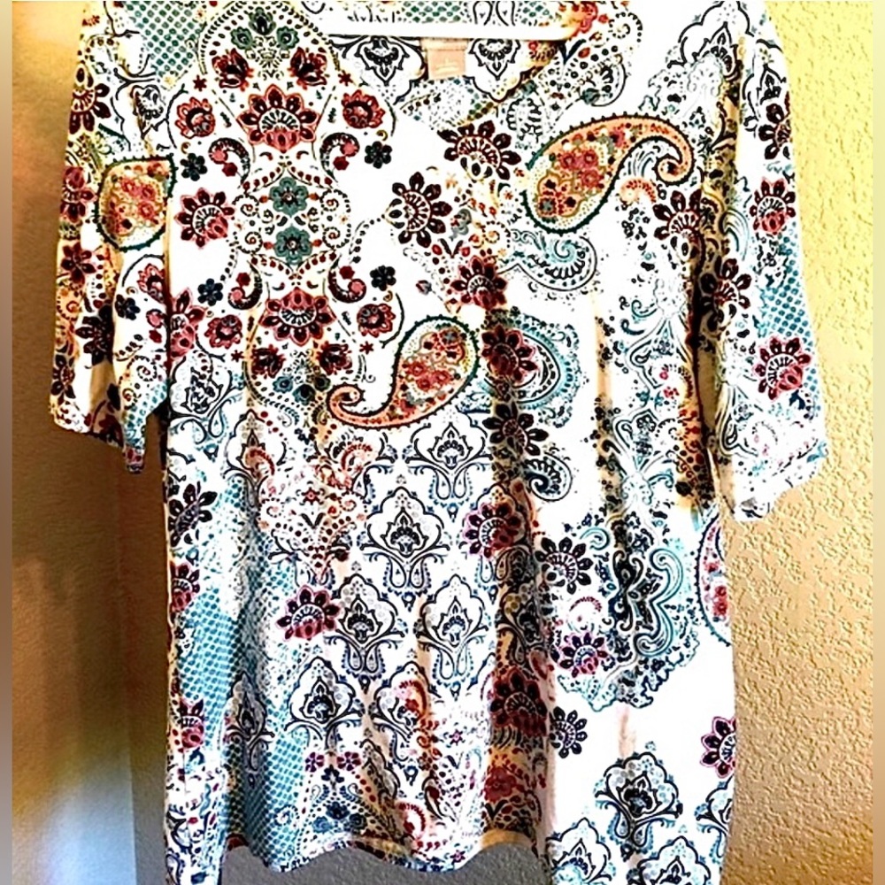🦊Chicos Floral Paisly Soft Tee in Browns, Blues & Orange Short Sleeves Size M.